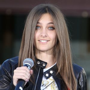 Paris Jackson - MICHAEL JACKSON IMMORTALISE PAR SES ENFANTS LORS D'UNE CEREMONIE A LOS ANGELES LE 26 JANVIER 2012.