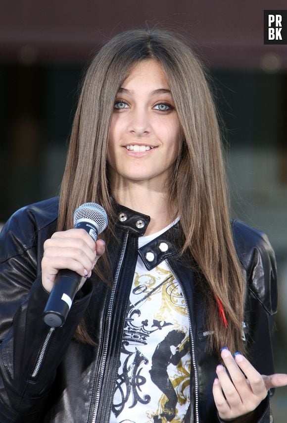 Paris Jackson - MICHAEL JACKSON IMMORTALISE PAR SES ENFANTS LORS D'UNE CEREMONIE A LOS ANGELES LE 26 JANVIER 2012.