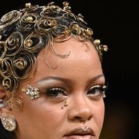 "C'est un grand styliste" : le thème du Met Gala 2027 fait polémique, Anna Wintour le défend