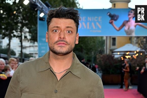 Kev Adams durant la soirée de clôture du festival Cinéroman au Pathé gare du Sud, à Nice le 4 octobre 2025.
Le palmarès de l'édition 2025 est le suivant : le prix du meilleur film a été attribué à Connémara d'Alex Lutz, le prix d'interprétation féminine à Valeria Bruni Tedeschi pour son rôle dans le film L'attachement, le prix masculin est allé à Bastien Bouillon qui joue dans Connemara, le prix d'honneur est pour Valerie Donzelli, pour son film à pied d'oeuvre, le prix special du jury à Jacques Fieschi, le prix Romain Gary à Franck Dubosc et le prix nouvelle génération à Ma mère ; Dieu et Sylvie Vartan. Cette année il y a un nouveau prix, le prix Genius, de la marque horlogère suisse. Il a été remis à remis à l'acteur Tcheky Karyo, jour de son 72e anniversaire. Ce prix d'honneur est un hommage à la carrière de cet immense acteur, qui tient le rôle principal du film " Le Papillon d'acier ", un court métrage réalisé et produit par Carles Benoin, sur le thème du temps, et produit par la maison horlogère Genius et qui concourra pour les prochains Césars. © Bebert-Jacovides/Bestimage