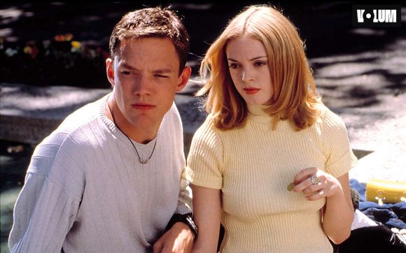 Matthew Lillard et Rose McGowan dans le premier Scream