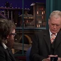 16 ans après avoir causé l'interview la plus gênante de la télé, cet acteur s'excuse : "C'était l'une des pires soirées de ma vie"