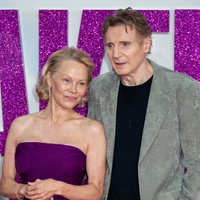 Liam Neeson est l'exemple parfait que l'amour n'a pas d'âge (et ce n'est pas parce qu'il a 15 ans d'écart avec Pamela Anderson)