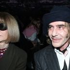 Face au malaise, le MET Gala ne célèbrera pas John Galliano, le couturier prend la parole