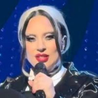 Lady Gaga émeut en live avec "Bad Romance"