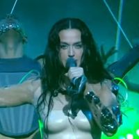 VMA : Katy Perry met le feu avec un medley XXL