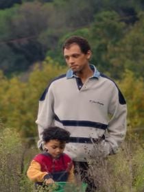 Sous ses yeux (Netflix) : le jeune acteur de 3 ans traumatisé par cette histoire vraie ? Comment le créateur l'a protégé