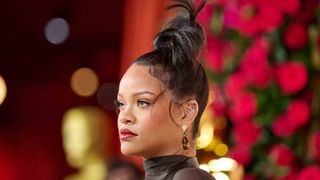 Rihanna officialise son retour en studio