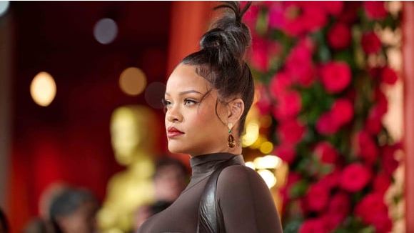 Rihanna officialise son retour en studio