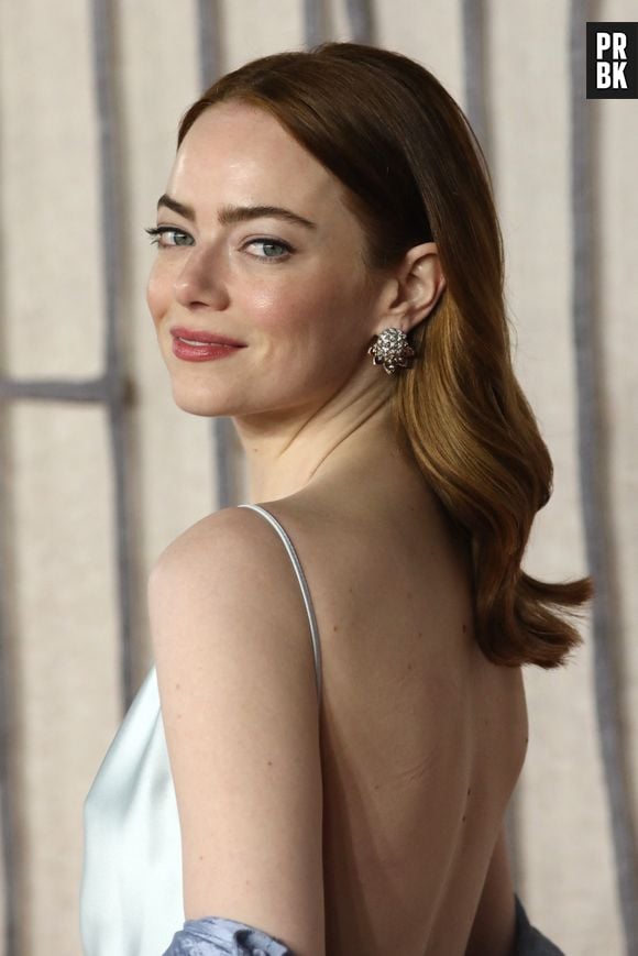 Emma Stone à la première du film Poor Things (Pauvres Créatures) au Centre Barbican à Londres le 14 décembre 2023. 