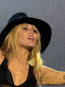 "Je voulais m'enfuir" : Miley Cyrus a failli annuler son concert à cause des critiques en ligne