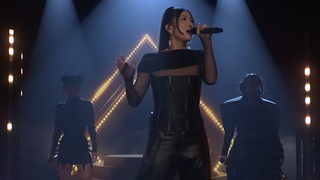 Après avoir explosé tous les records en 2025 sur Netflix, YouTube et Spotify, la chanson de l'année est jouée en live pour la première fois