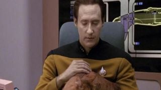 On tous accepté cette erreur de Star Trek pendant 30 ans : il y a quelque chose qui cloche avec le chat de Data dans la série de science-fiction