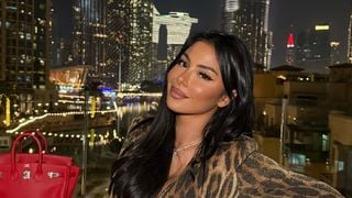 "Le plastique a rongé le cerveau" : Maeva Ghennam se fait fracasser après s'être réjouie de la disparition de Jean-Marie Le Pen, elle répond et fait encore polémique