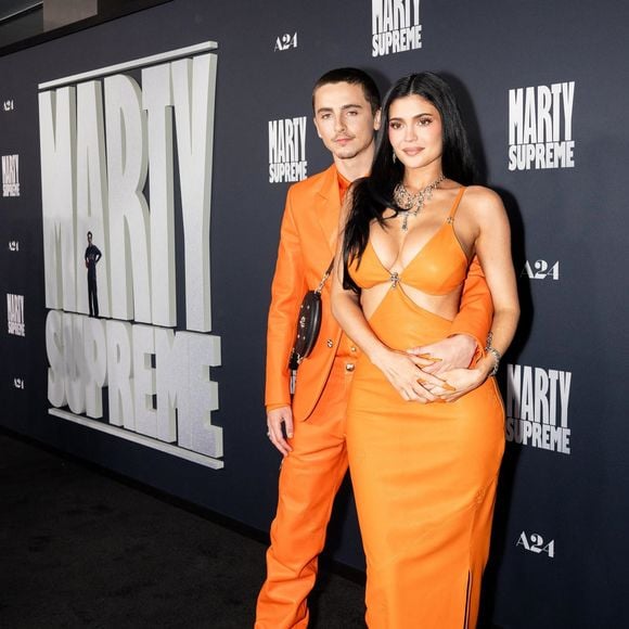 Timothée Chalamet et Kylie Jenner à la première à Los Angeles du film "Marty Supreme" de A24 au Samuel Goldwyn Theater à Beverly Hills, Californie.