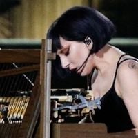 Lady Gaga rend hommage aux victimes du 13 novembre