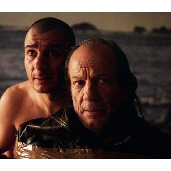 Michael Youn et Patrick Chesnais dans Héros