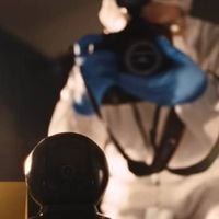 La mini-série numéro 1 de Netflix dans 41 pays. Composée de seulement 8 épisodes, c'est le nouveau thriller du créateur de Homeland