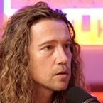 Julien Doré balance sur ses collègues artistes
