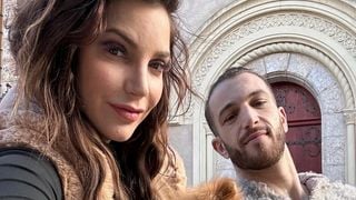 Nadège Lacroix fait un pas vers Emanuel et lui propose de lui montrer une photo de leur fils... Il ne répond même pas !
