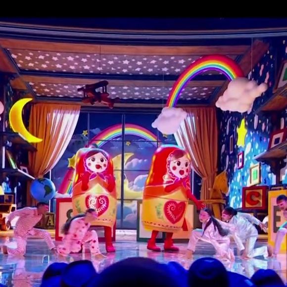 Mask Singer 2026 : les Poupées russes éliminées, qui se cachait sous leurs costumes ?