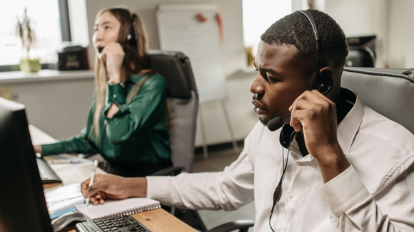 La génération Z a inventé un nouveau terme pour ceux qui veulent partir à l'heure et ne recherchent pas de promotions : le minimalisme professionnel