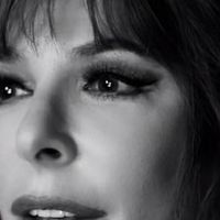Mylène Farmer en noir et blanc pour "Des larmes"