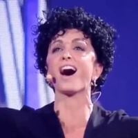 Les Enfoirés : Jenifer bluffe en Edith Piaf
