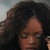 Rihanna dévoile le clip "Lift Me Up"