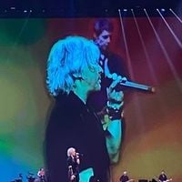 Indochine ressort ce titre oublié en live !