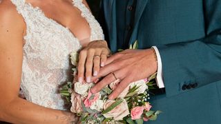 Mariés au premier regard : les internautes en joie... Une ex-candidate de retour avec un nouveau mari ! "Elle le mérite"