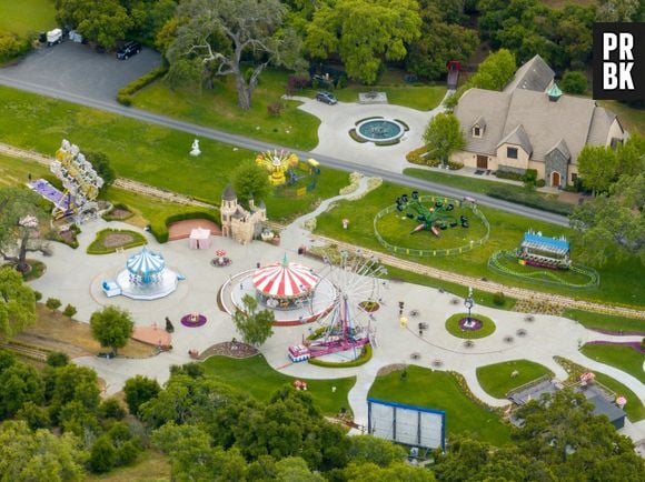 Le Neverland Ranch de Michael Jackson reprend vie alors que les producteurs d'un nouveau biopic sur la vie et la carrière de la légende controversée de la pop reconstruisent son ancienne maison et son parc d'attractions tristement célèbres.