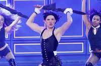 Tom Holland danse sur Umbrella de Rihanna.