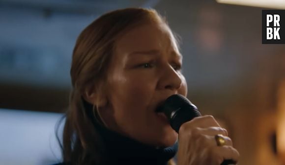 Eva Stratt (Sandra Hüller) et son karaoké