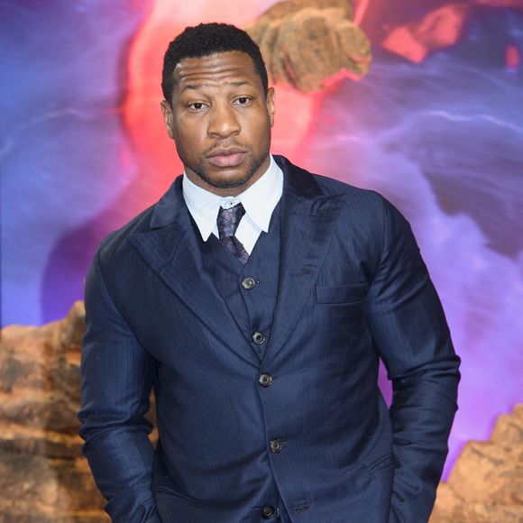 Info - L'acteur Jonathan Majors coupable d'agression sur une ex-petite amie et exclu de Marvel - Jonathan Majors - Photocall à la première du film "Ant-Man et la Guêpe : Quantumania" à Londres le 16 février 2023.