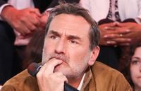 Gilles Lellouche sur le plateau de C à Vous à Cannes.
