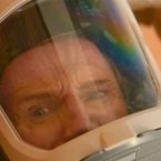 Ce film de science-fiction gore et extravagant avec Liam Neeson et la star de Stranger Things se dévoile avec sa bande-annonce qui promet un divertissement fou