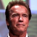 Depuis 29 ans, Arnold Schwarzenegger paie un dollar par an à Warner pour conserver ce costume emblématique d'un de ses films les moins bien notés