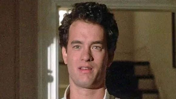 "Ce n'est pas un très bon film" : Tom Hanks aurait préféré ne jamais avoir tourné ce flop des années 80, remake d'un film français culte