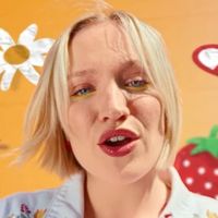 Maïa : festival de "Blonde" dans son clip !