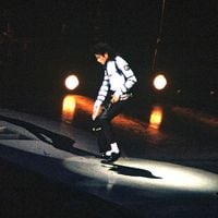 Michael Jackson n'est pas l'inventeur du moonwalk : la preuve indiscutable avec cette vidéo de 1955