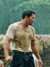 Un mélange brutal de film de guerre et de spectacle d'arts martiaux, Scott Adkins au sommet de sa forme dans ce projet