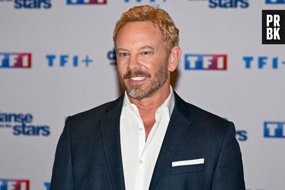 L'acteur américain Ian Ziering lors du photocall pour le lancement de la nouvelle saison 2026 de Danses Avec Les Stars, DALS, le 18 décembre 2025 aux studios TF1 a Boulogne Billancourt - Ian Ziering attending the Danse Avec Les Stars (Dancing with the Stars) photocall at TF1 TV studios in Paris, France on December 18, 2025. - Photo par Joly V/ANDBZ/ABACAPRESS.COM - Acteur ; Acteurs ; Art Culture Spectacle ; Chaine de television ; Chaine nationale ; Chaines de television ; Chaines nationales ; Cinema ; Comedien ; Comediens ; DALS ; Danse avec les Stars ; Ian Ziering ; Medias ; People ; personnalite people ; Personnalite people ; Personnalites people ; Photo-call ; Photo call ; photocall ; Photocall ; portrait ; Portrait ; Portraits ; Prise de vue ; Prises de vues ; Television ; Televisions ; TF1