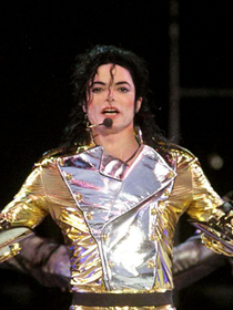 Michael Jackson : ses objets personnels s'arrachent à prix d'or, un gant vendu plus de 113 000 euros
