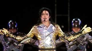 Michael Jackson : ses objets personnels s'arrachent à prix d'or, un gant vendu plus de 113 000 euros