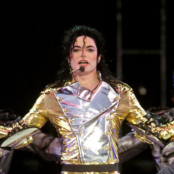 Michael Jackson : ses objets personnels s'arrachent à prix d'or, un gant vendu plus de 113 000 euros