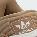 Adidas baisse le prix des Samba les plus modernes couleur "dulce de leche", qui vont avec tout et sont super confortables