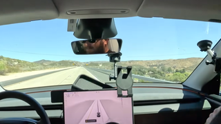 Ils voulaient parcourir 4 000 kilomètres pour tester le mode autonome de Tesla, le voyage s'arrête au bout de 96 kilomètres