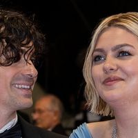 Louane chante "Soleil" avec son compagnon