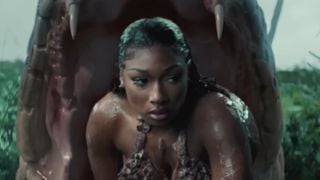 Megan Thee Stallion se mue en "Cobra"